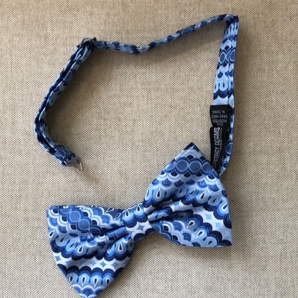 BOWS to MEN! Stacy Adams Bow Tie and Pocket Square Set - Picture 3 of 5